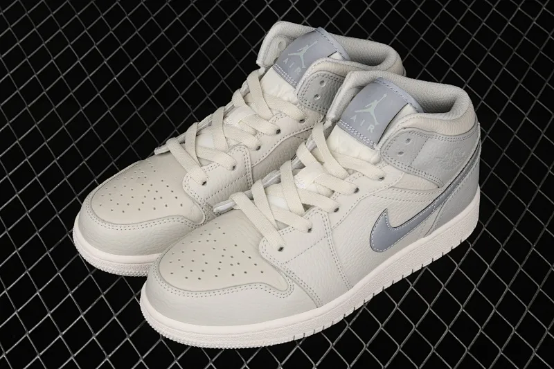 All categories Air Jordan Jordan series basketball shoes Air Jordan 1 Mid Air Jordan 1 Mid AJ1 new fog gray Joe 1 China gray silver 554725-053